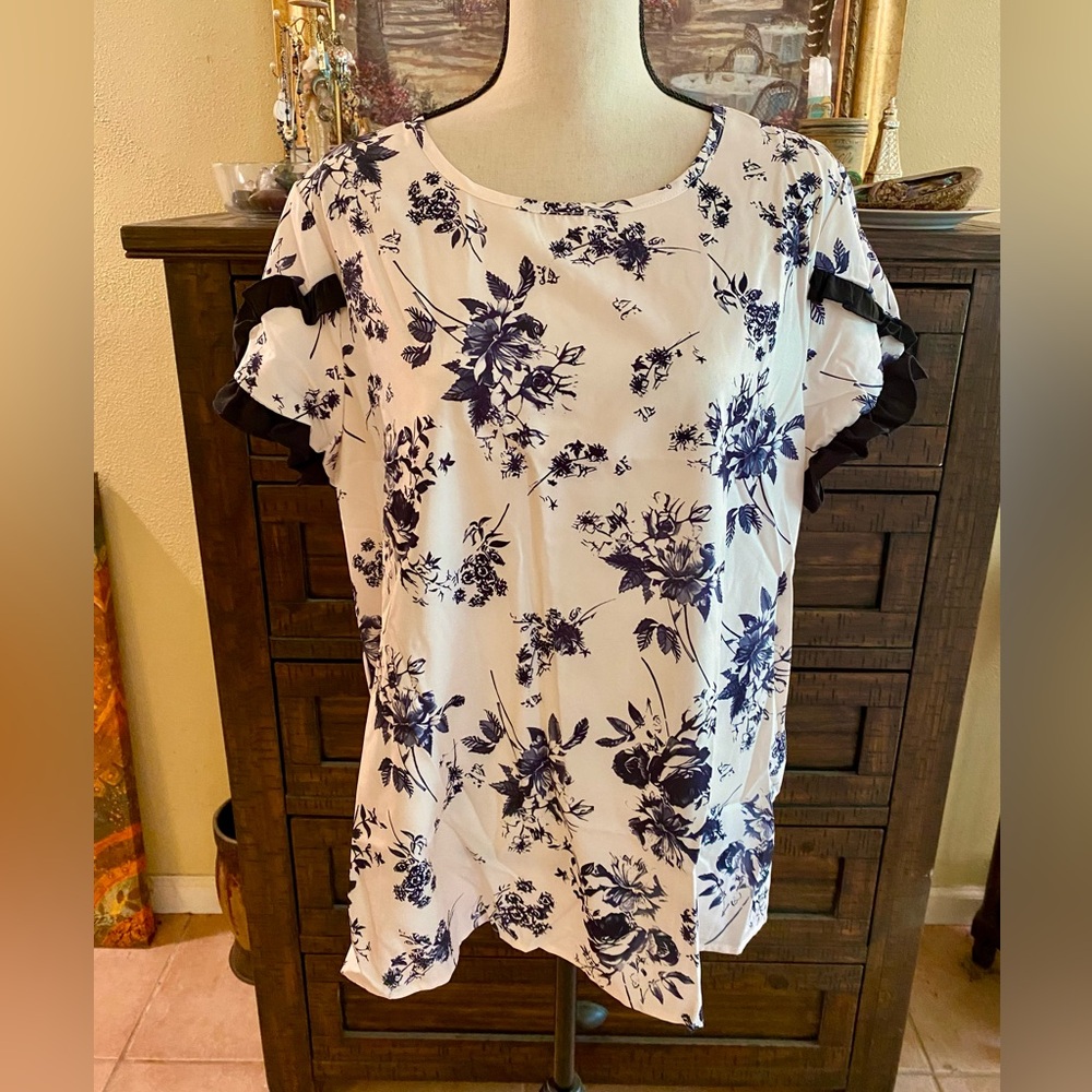 Women’s Cream and Black Floral Ruffle Sleeve Top